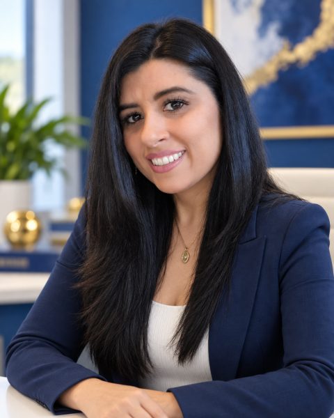 Yoly, Agente de seguros